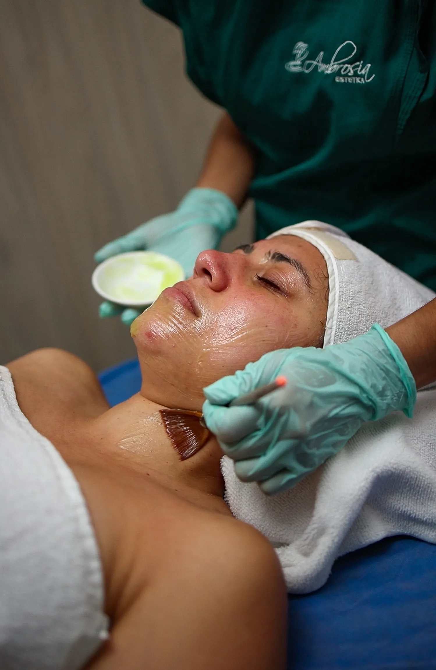 Tratamiento de Cuidado Facial en Ambrosía