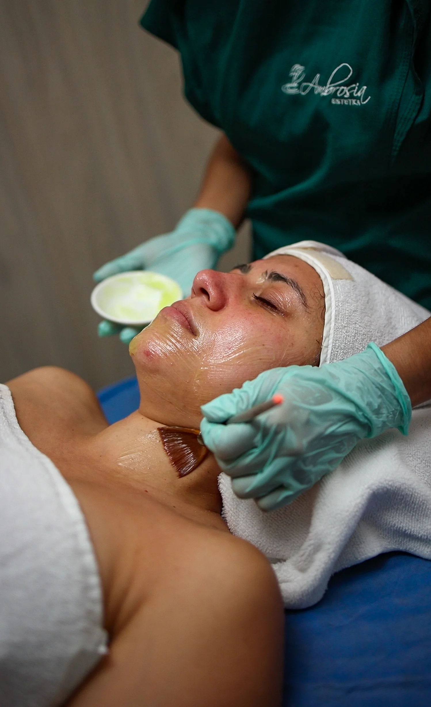 Tratamiento de Cuidado Facial en Ambrosía